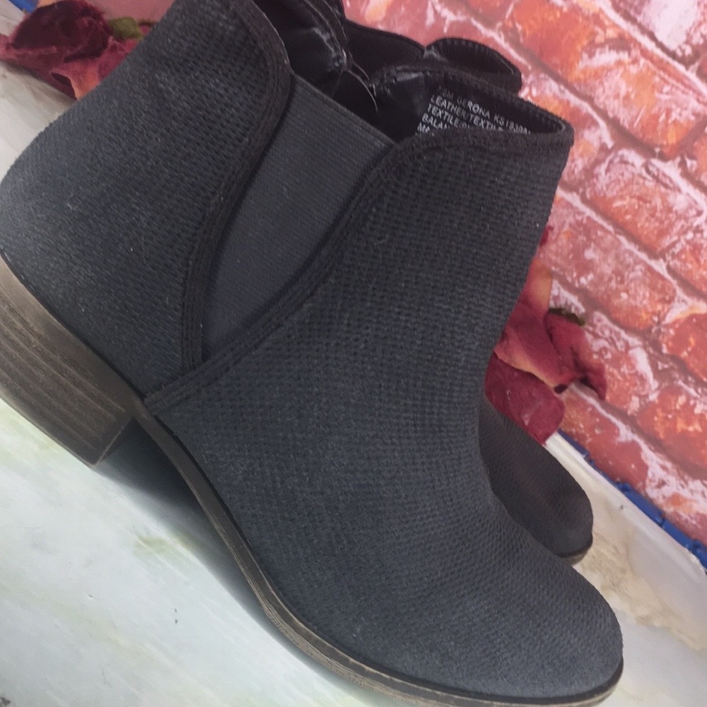 Kensie Gerona Gray Perforated Suede Ankle Boots - Picture 5 of 10